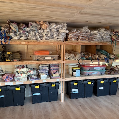 L'atelier Cuir de Randoline et le rangement de ses harnachements