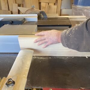 Lire la suite à propos de l’article Atelier bois, rabotage et dressage de la pièce