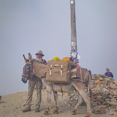 Dominique est arrivé à la Cruz de Ferro
