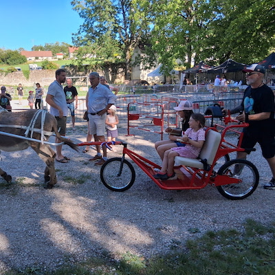 Une petite Escargoline fête son arrivée dans le Jura