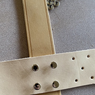Le cuir et les rivets